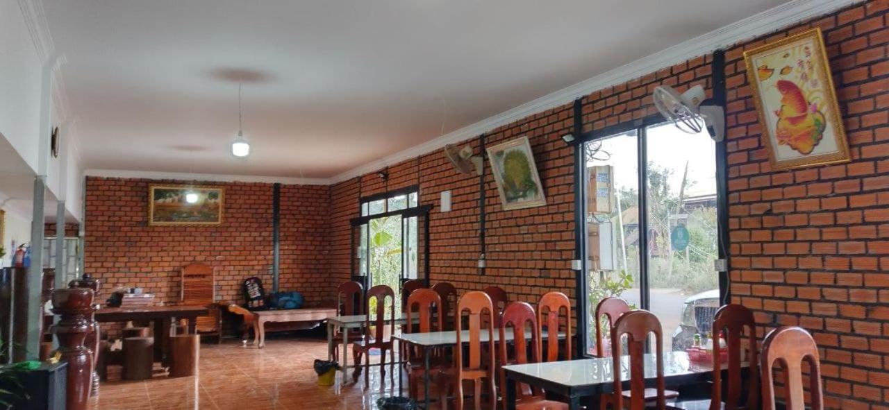 Manel Guesthouse And Restaurant Senmonorom Exterior foto